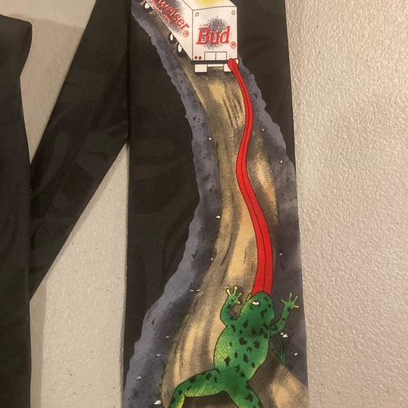 Authentic Budweiser Frogs w Bud Delivery Truck Tie Anheuser-Busch Merchandise. - Picture 3 of 4